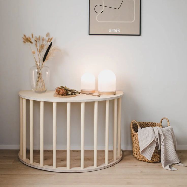 Minimalist Çocuk Masası – Dekoratif, Oyun ve Öğrenme Alanı (Kayın Ağacı)