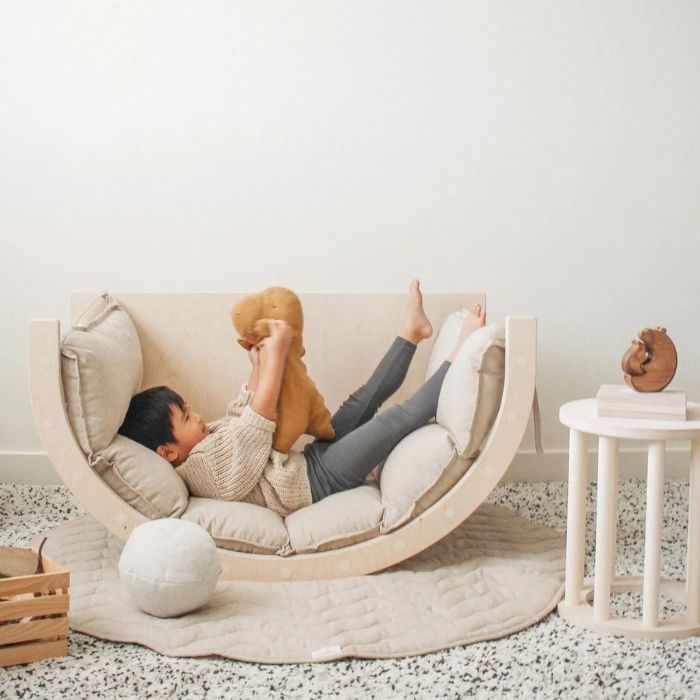 Minimalist Çocuk Masası – Dekoratif, Oyun ve Öğrenme Alanı (Kayın Ağacı)