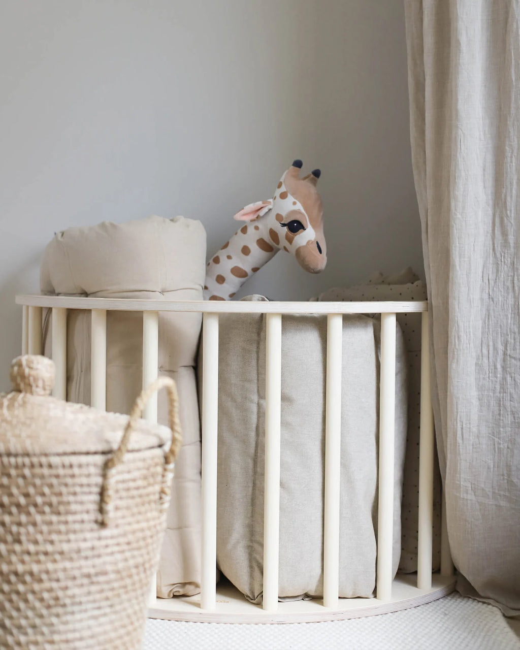 Minimalist Çocuk Masası – Dekoratif, Oyun ve Öğrenme Alanı (Kayın Ağacı)