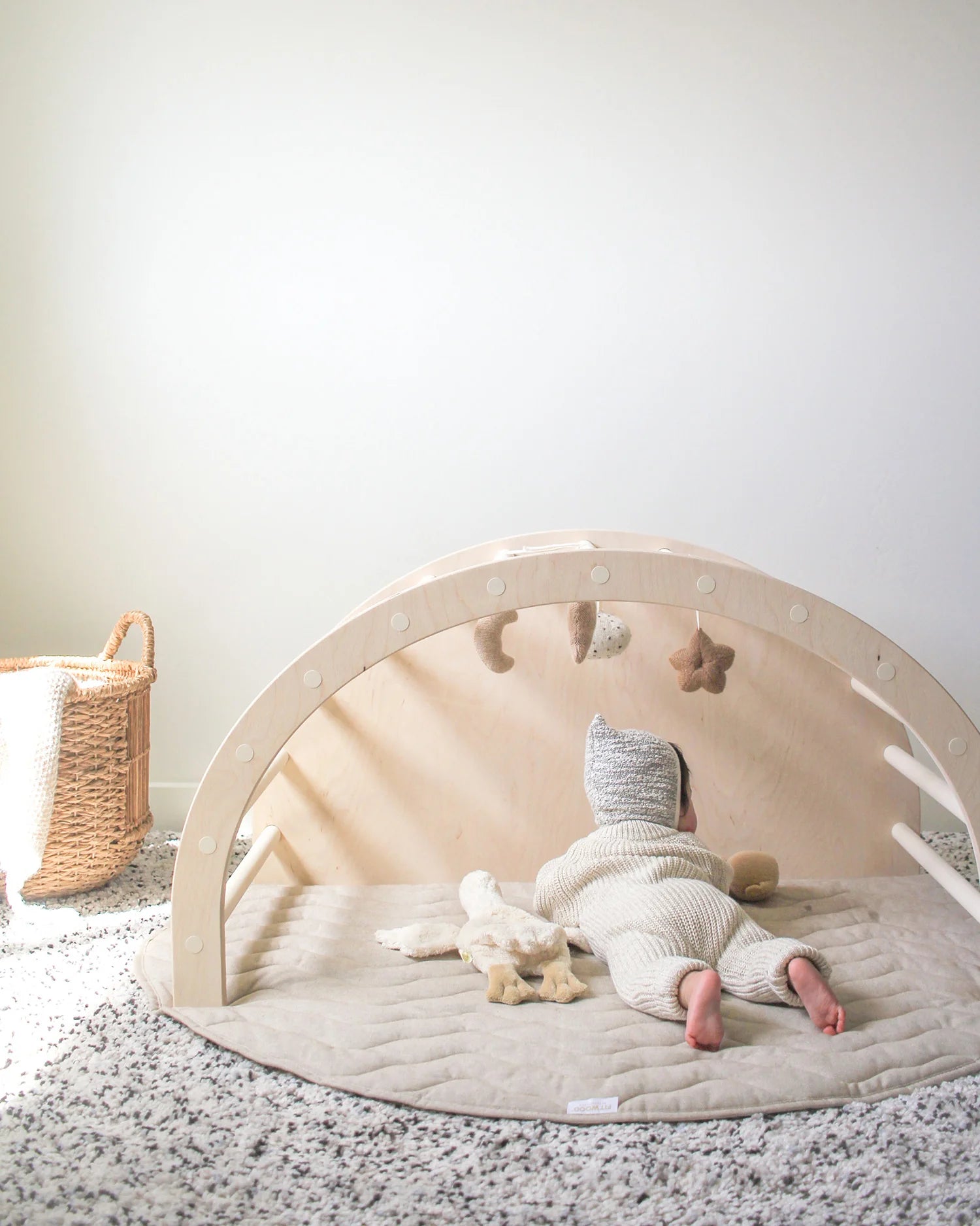 Minimalist Çocuk Masası – Dekoratif, Oyun ve Öğrenme Alanı (Kayın Ağacı)