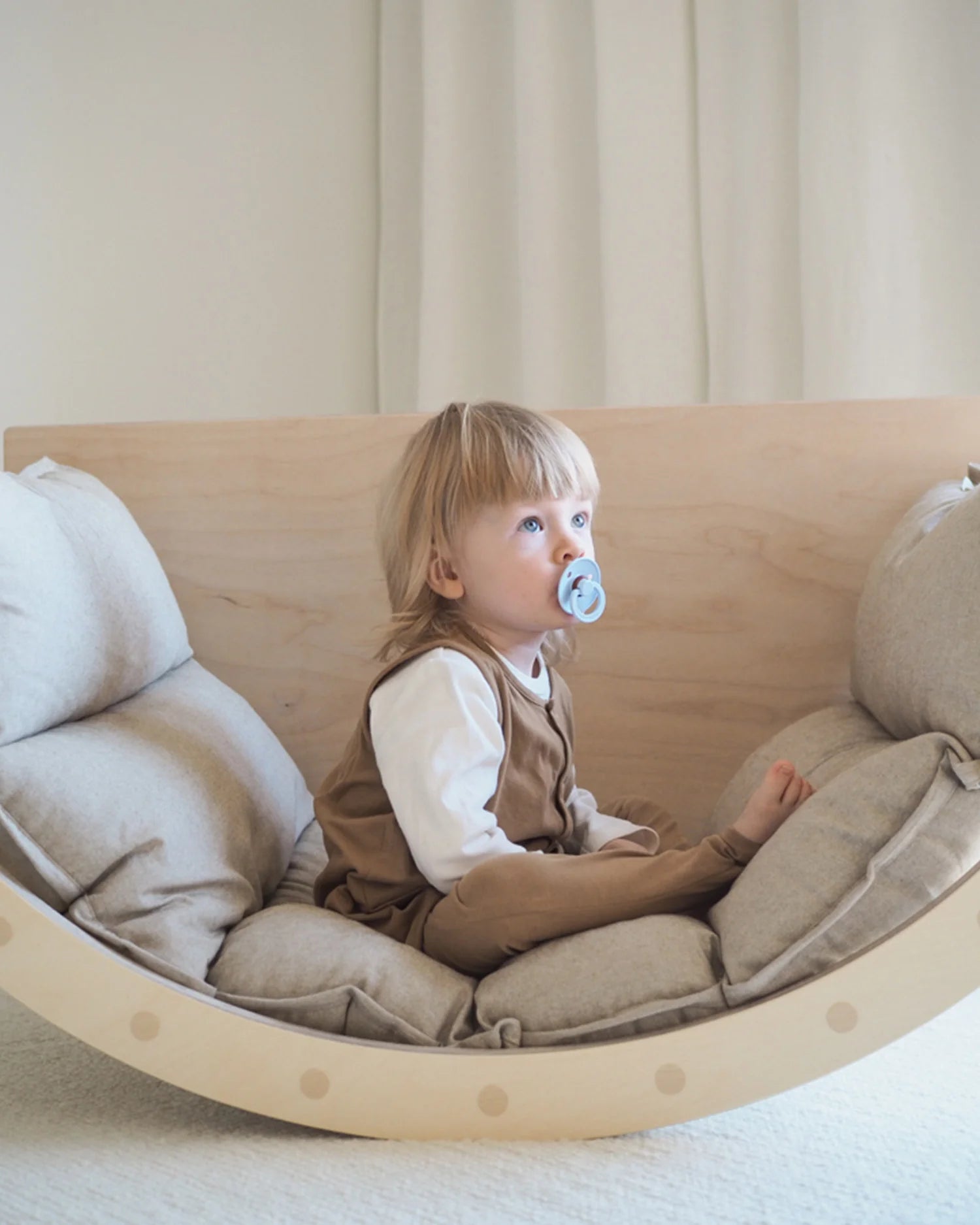 Minimalist Çocuk Masası – Dekoratif, Oyun ve Öğrenme Alanı (Kayın Ağacı)