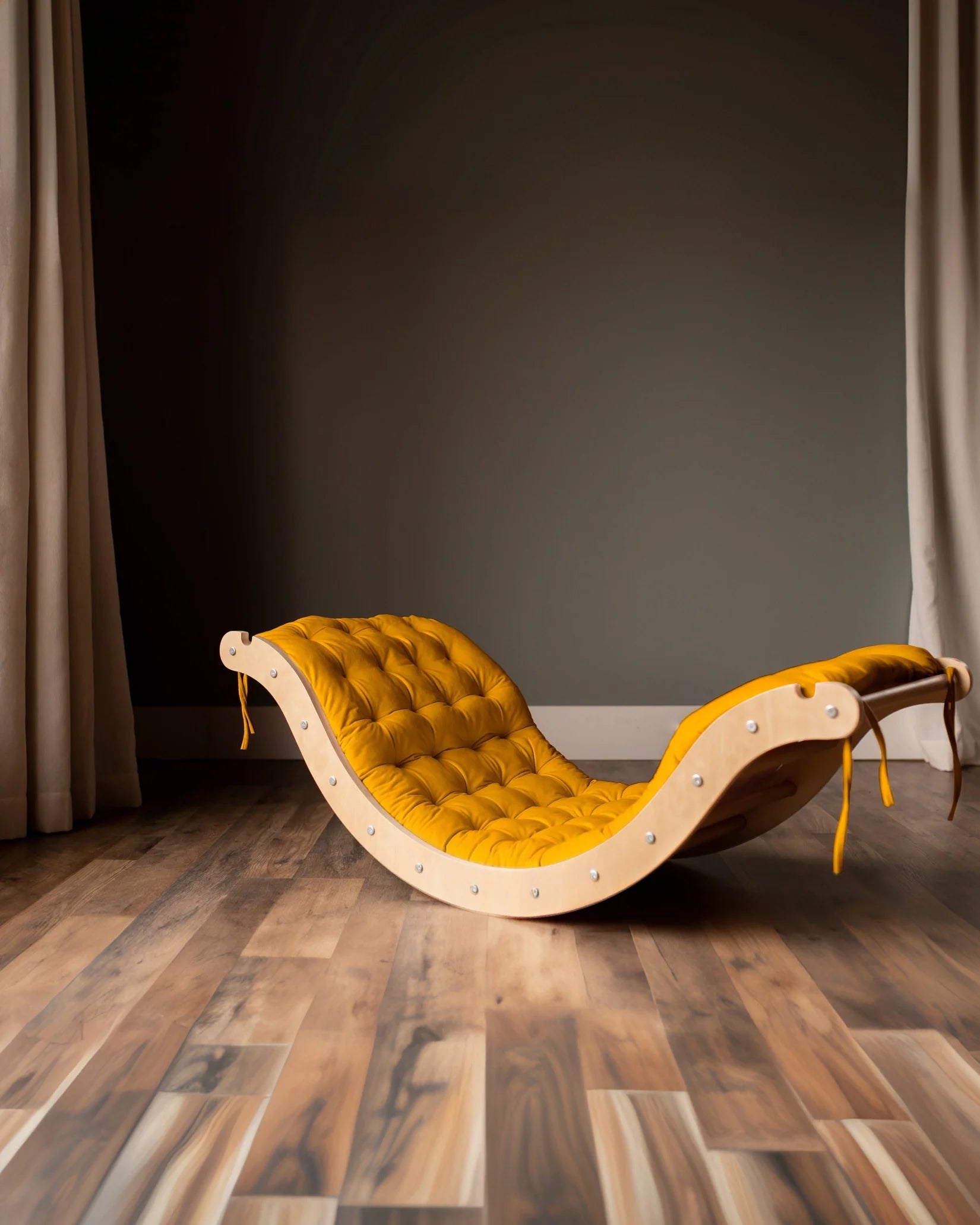 🌿 Doğal Ahşap Denge Tahtası – Minder Dahil | Yetişkin ve Çocuklar İçin Sarı Minderli